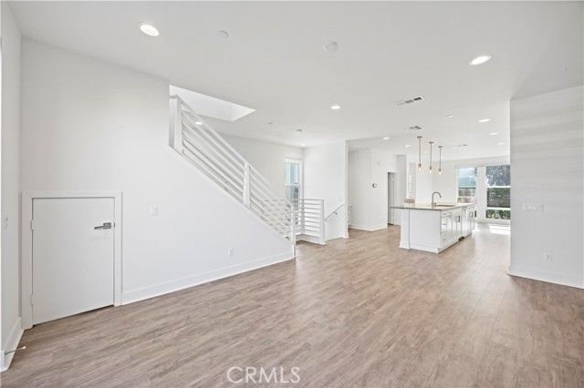 645 W 17th Street, Costa Mesa, CA 92627