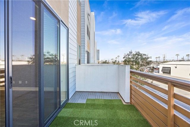 645 W 17th Street, Costa Mesa, CA 92627