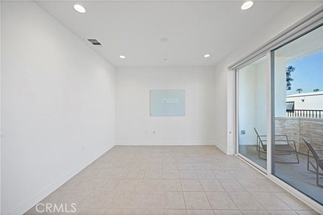 645 W 17th Street, Costa Mesa, CA 92627