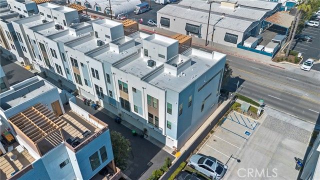 645 W 17th Street, Costa Mesa, CA 92627