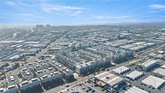 645 W 17th Street, Costa Mesa, CA 92627