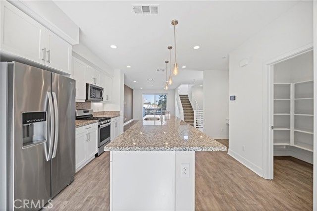 645 W 17th Street, Costa Mesa, CA 92627