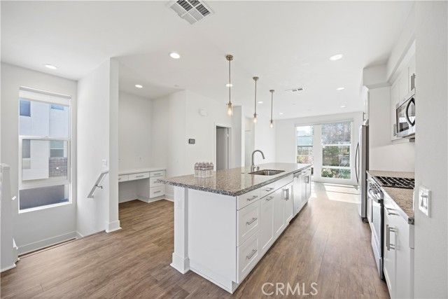 645 W 17th Street, Costa Mesa, CA 92627