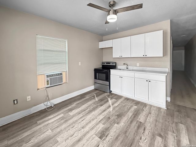 224 W Pyron B, San Antonio, TX 78214