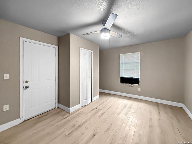 224 W Pyron B, San Antonio, TX 78214