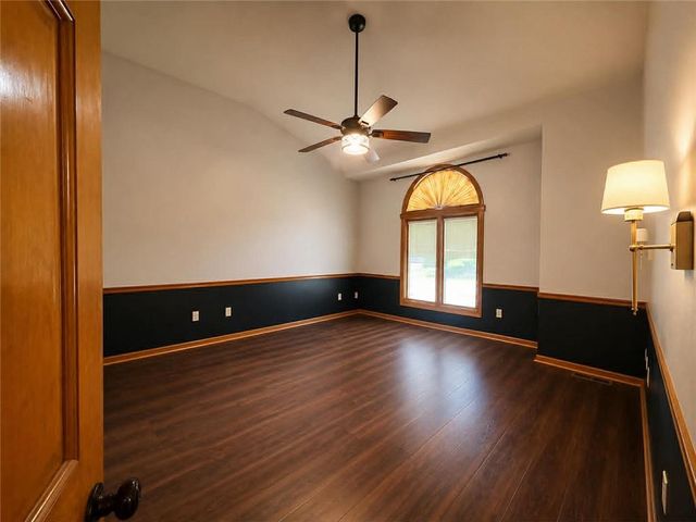 3205 N Black Forest Avenue, Blue Springs, MO 64015