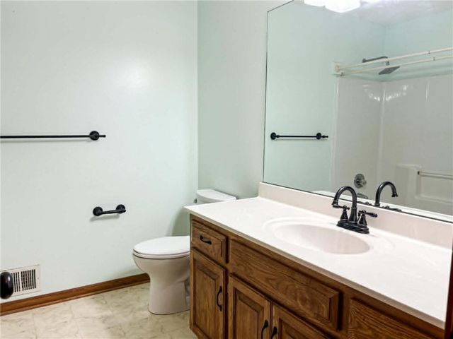 3205 N Black Forest Avenue, Blue Springs, MO 64015