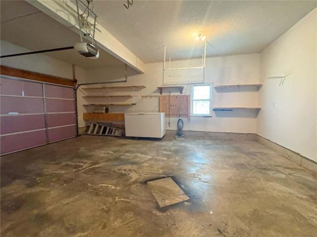 3205 N Black Forest Avenue, Blue Springs, MO 64015