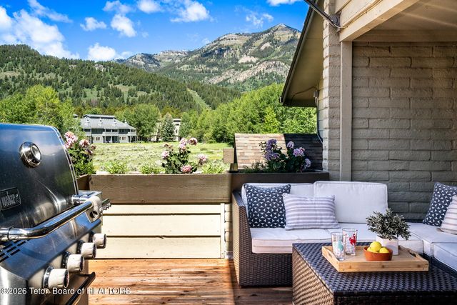 3525 N LAKE CREEK Drive B, Wilson, WY 83014