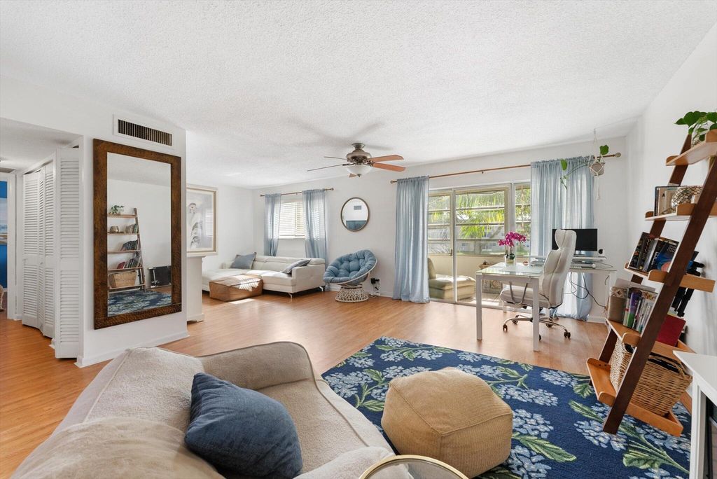 719 Lori Drive 205, Palm Springs, FL 33461