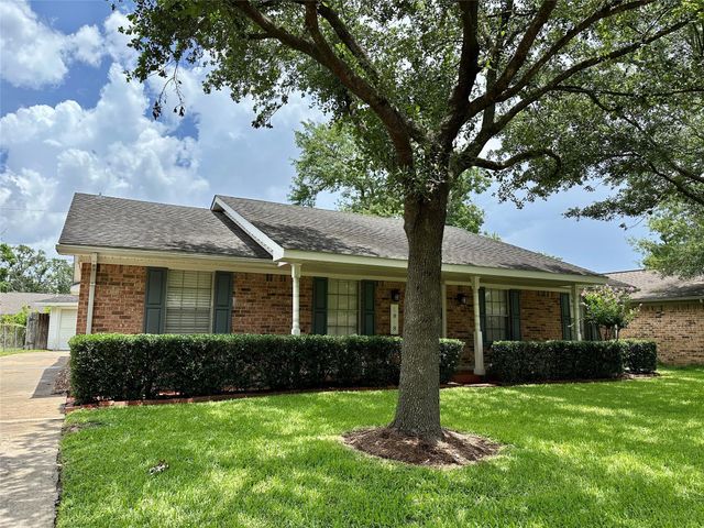 5818 Birchmont Drive, Houston, TX 77092
