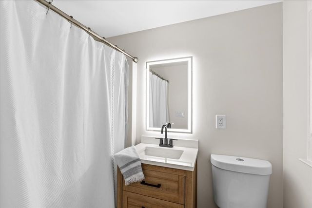8 Forest Ave, Cohasset, MA 02025