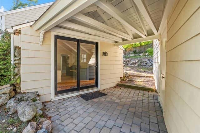 8 Forest Ave, Cohasset, MA 02025