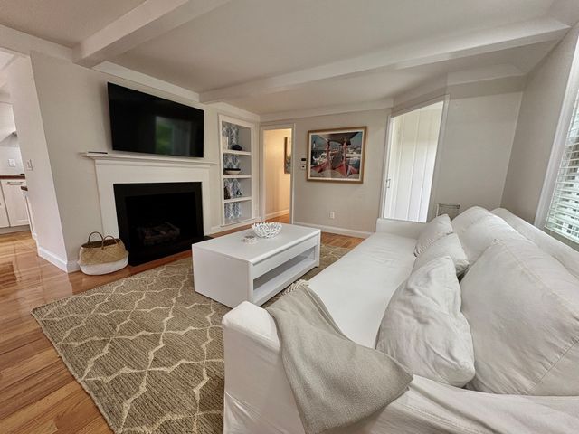 8 Forest Ave, Cohasset, MA 02025