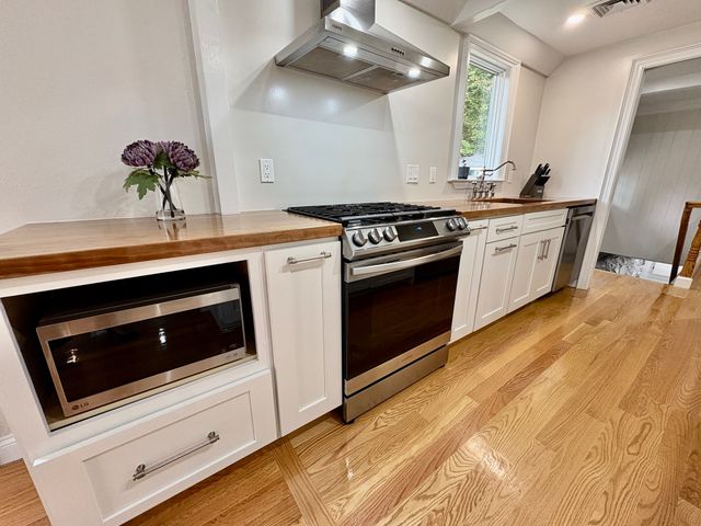 8 Forest Ave, Cohasset, MA 02025