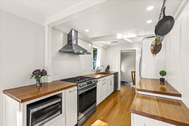 8 Forest Ave, Cohasset, MA 02025