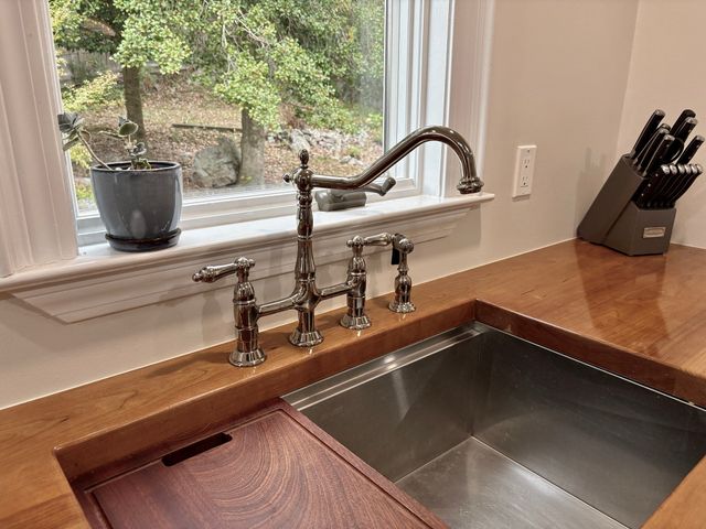 8 Forest Ave, Cohasset, MA 02025