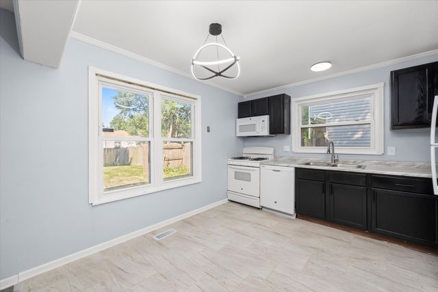 1106 W 61st Avenue, Merrillville, IN 46410