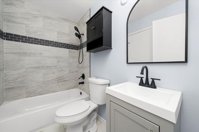 1106 W 61st Avenue, Merrillville, IN 46410