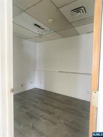 961 Teaneck Road, Teaneck, NJ 07666