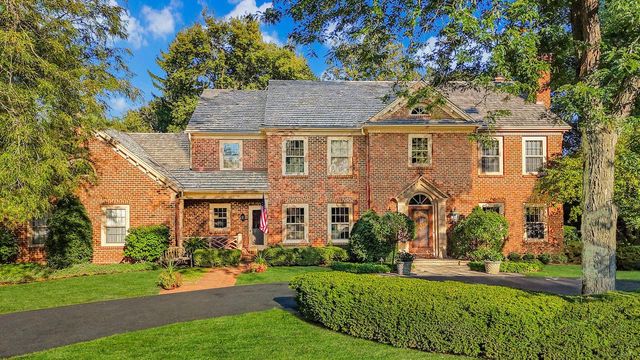 1240 Lakeside DRIVE, Elm Grove, WI 53122