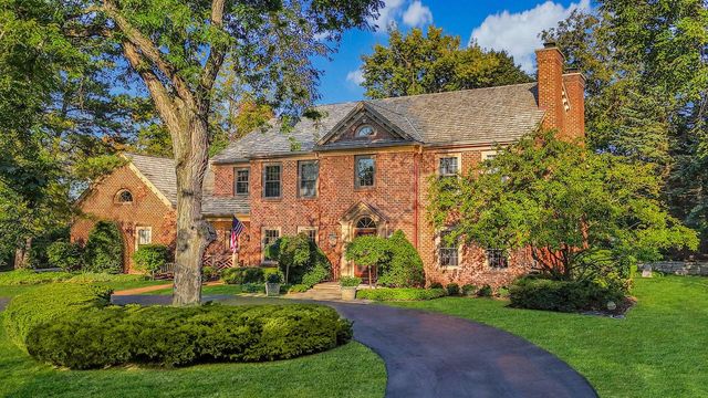 1240 Lakeside DRIVE, Elm Grove, WI 53122