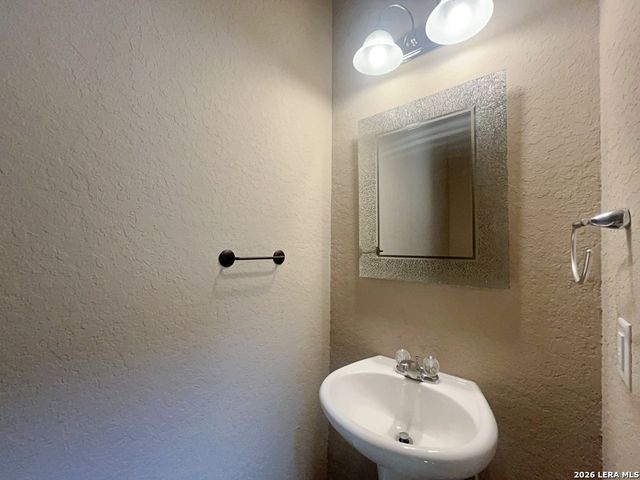 11838 Twin Oaks Path, San Antonio, TX 78254
