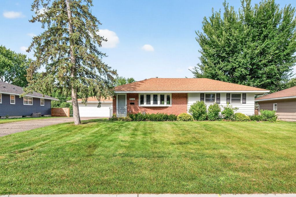 9236 11th Avenue S, Bloomington, MN 55420