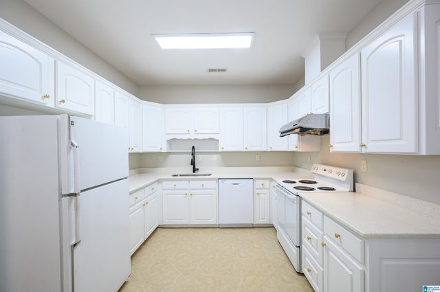 1525 JACOBS CIRCLE, Vestavia Hills, AL 35216