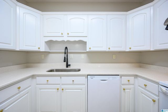 1525 JACOBS CIRCLE, Vestavia Hills, AL 35216