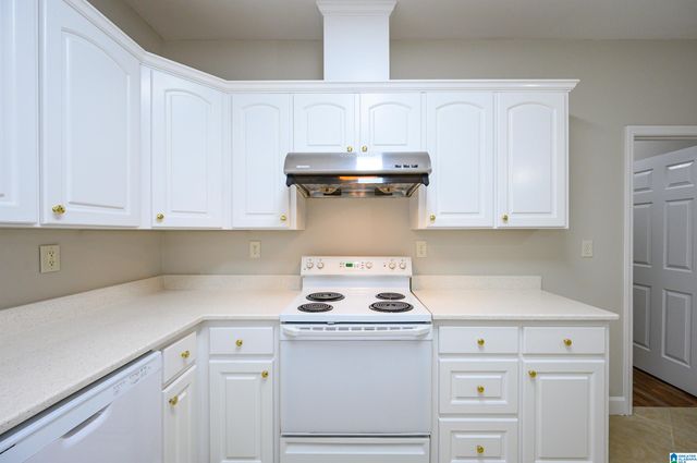 1525 JACOBS CIRCLE, Vestavia Hills, AL 35216