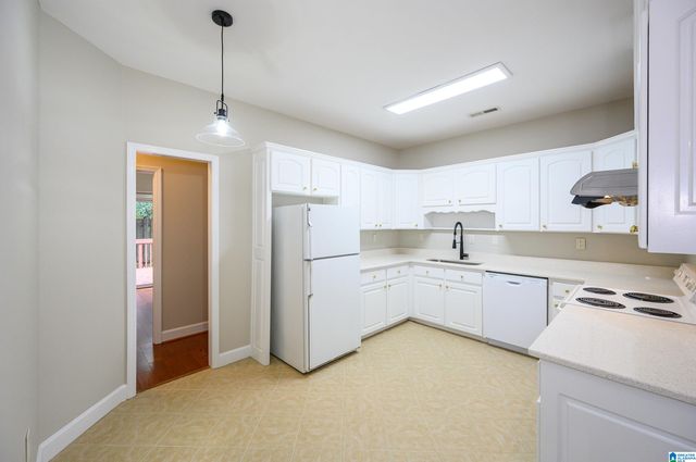 1525 JACOBS CIRCLE, Vestavia Hills, AL 35216