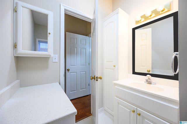 1525 JACOBS CIRCLE, Vestavia Hills, AL 35216