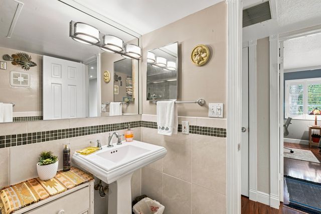 1920 NE 1ST Terrace 212H, Wilton Manors, FL 33305