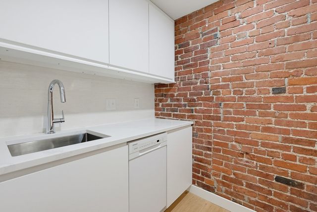96 Gainsborough St 301W, Boston, MA 02115