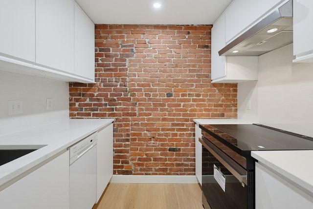 96 Gainsborough St 301W, Boston, MA 02115