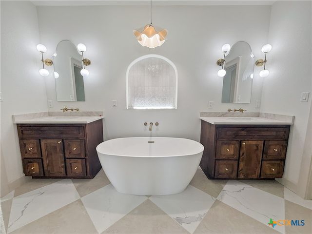 92 Landyns Path, Port Lavaca, TX 77979