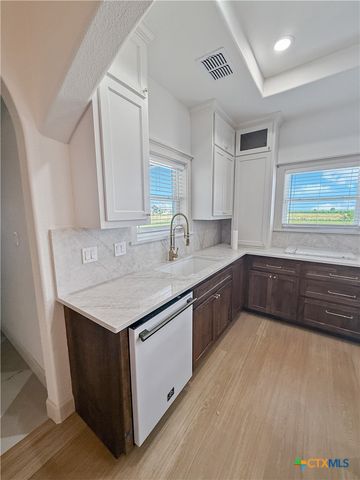 92 Landyns Path, Port Lavaca, TX 77979