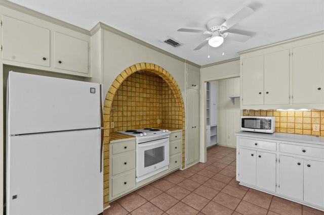 12914 Pfluger Berkman LN, Coupland, TX 78615