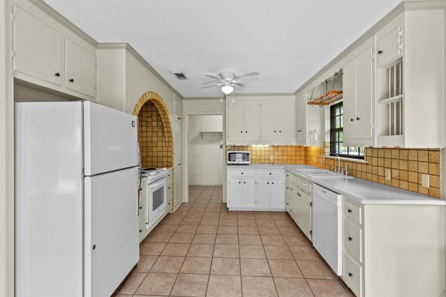 12914 Pfluger Berkman LN, Coupland, TX 78615