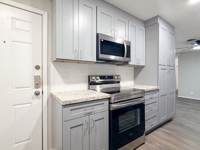 549 NW Hillery Street, Burleson, TX 76028