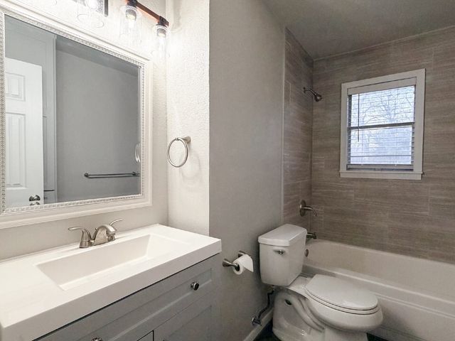 549 NW Hillery Street, Burleson, TX 76028