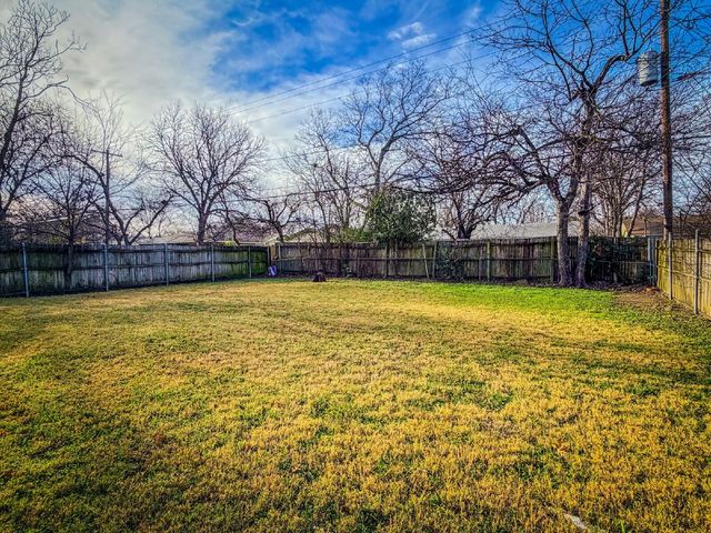 549 NW Hillery Street, Burleson, TX 76028