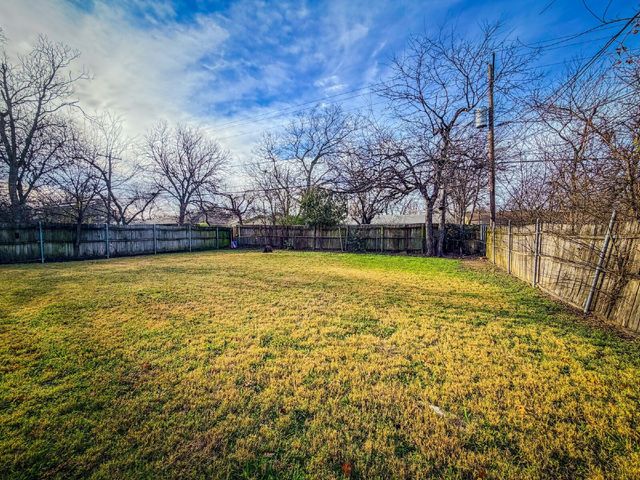 549 NW Hillery Street, Burleson, TX 76028