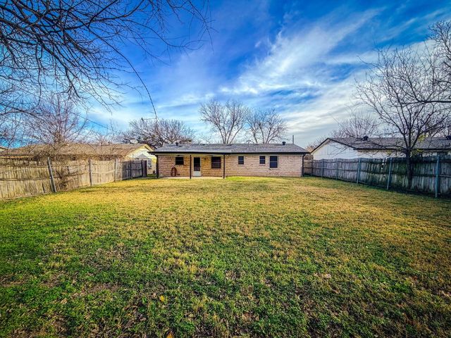 549 NW Hillery Street, Burleson, TX 76028