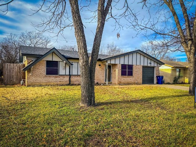 549 NW Hillery Street, Burleson, TX 76028