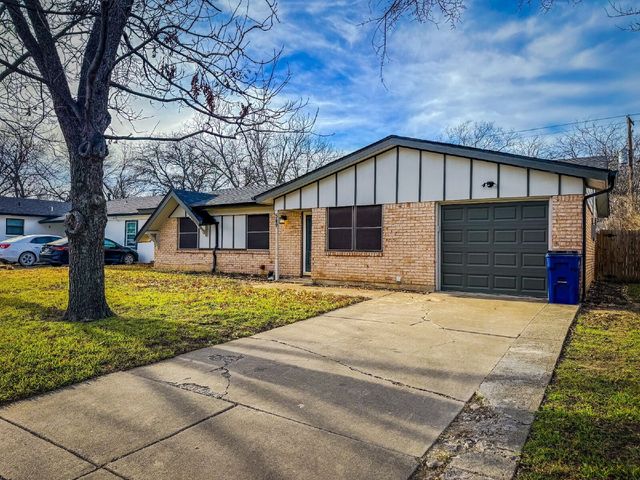 549 NW Hillery Street, Burleson, TX 76028