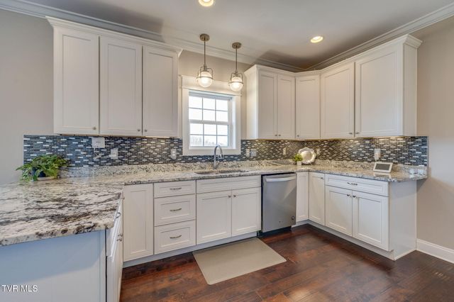 1195 Panoramic Vista, Johnson City, TN 37615