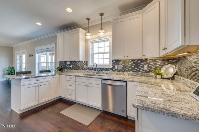 1195 Panoramic Vista, Johnson City, TN 37615