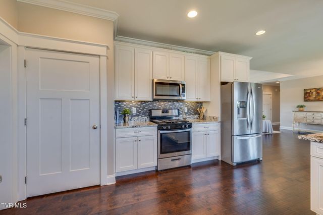 1195 Panoramic Vista, Johnson City, TN 37615